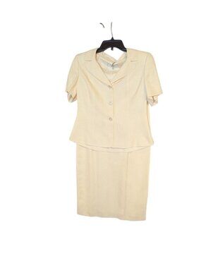 Le Suit Essentials Beige 2-Piece Skirt Suit Petite 10P/8 Short Sleeve